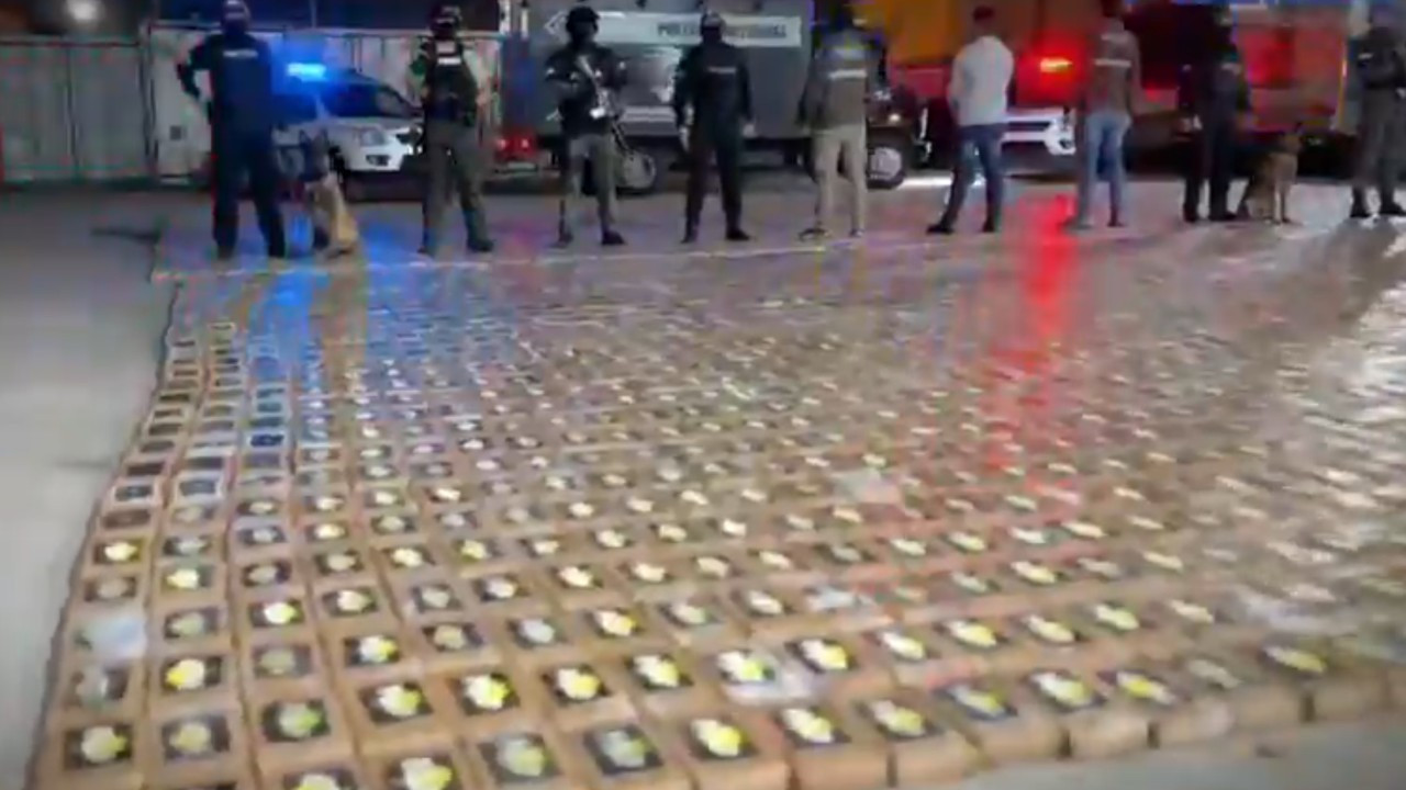 Ekvador'da düzenlenen operasyonda 6 ton kokain ele geçirildi