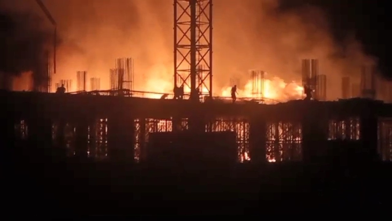 Şırnak'ta hastane inşaatında yangın çıktı