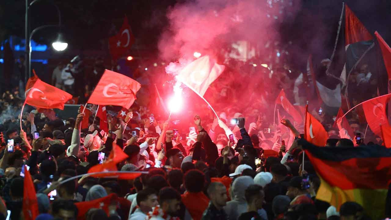 Türkiye-Hollanda maçı: Berlin'de Erdoğan rahatsızlığı
