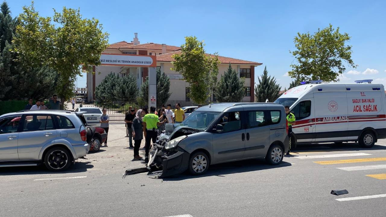 Aksaray'da trafik kazası: 3 kişi yaralandı