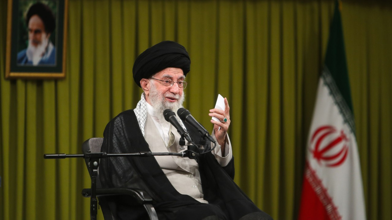 İran'ın dini lideri Hamaney'den Pezeşkiyan'a ilk tavsiye