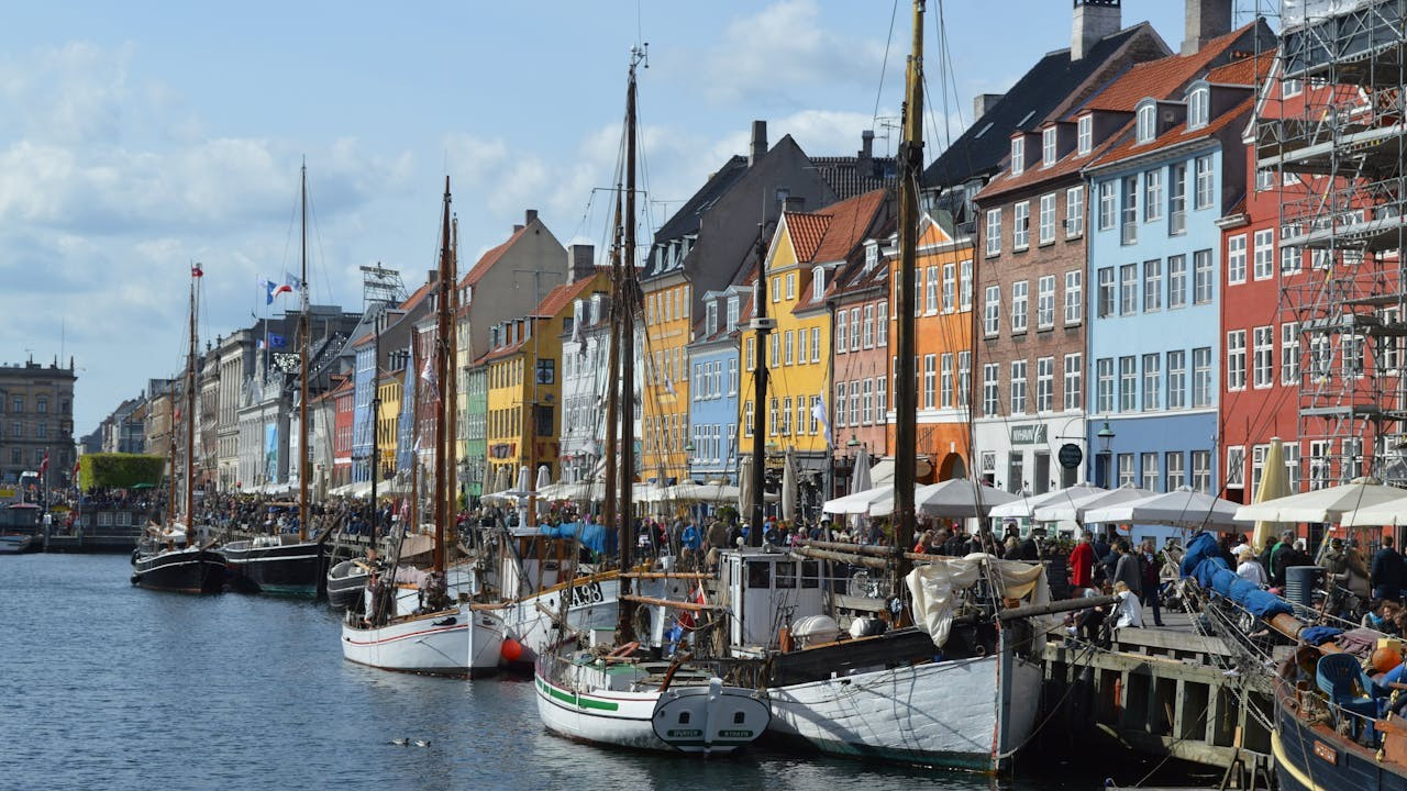 Kopenhag'da 'çöp toplayan' turistlere ödül
