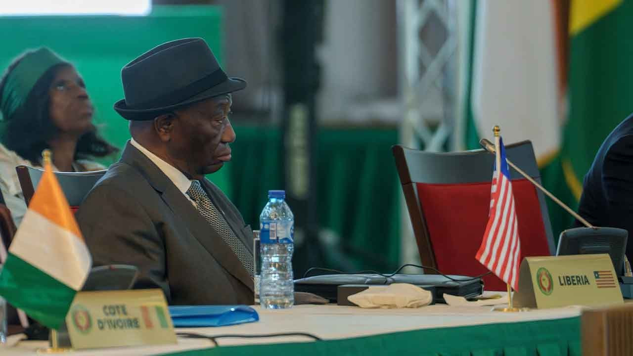 Liberya Devlet Başkanı 'dayanışma' için maaşını yüzde 40 oranında düşürdü