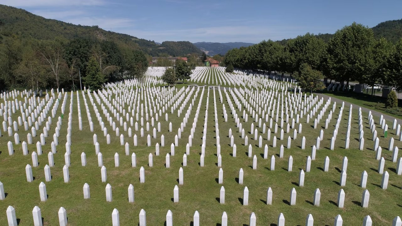 Srebrenitsa'nın 29'uncu yılı: 'İnsanlık tarihinin kara lekesi'