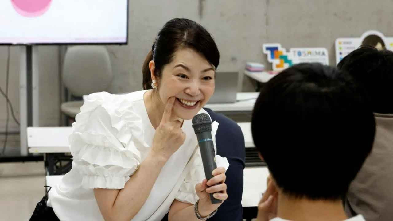 Japonya'da günde bir kez gülme yasası: Zorlama olmayacak