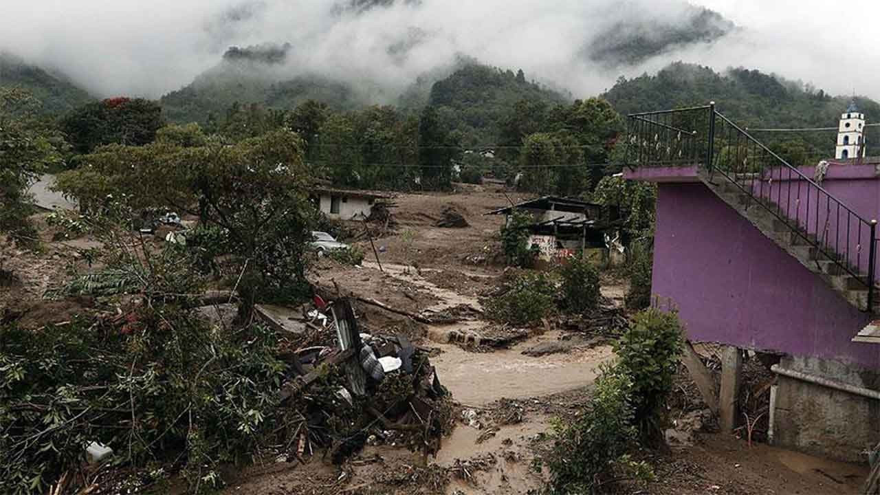 Vietnam'da toprak kaymaları: 11 kişi hayatını kaybetti