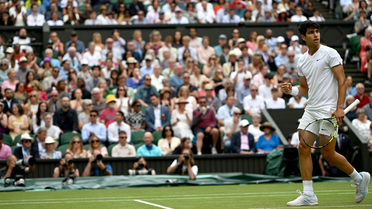 Djokovic'i 3-0 yenen Alcaraz üst üste 2. kez Wimbledon şampiyonu