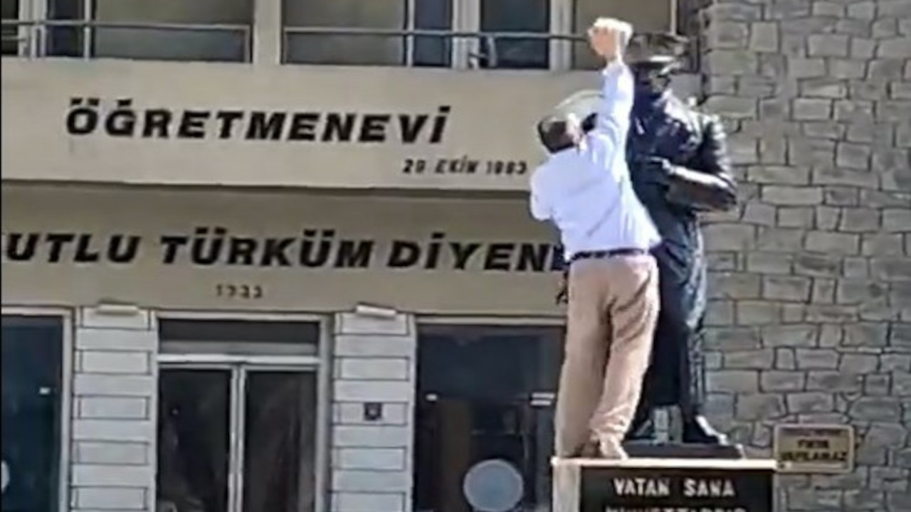 Atatürk heykeline saldırı: Bir kişi gözaltında