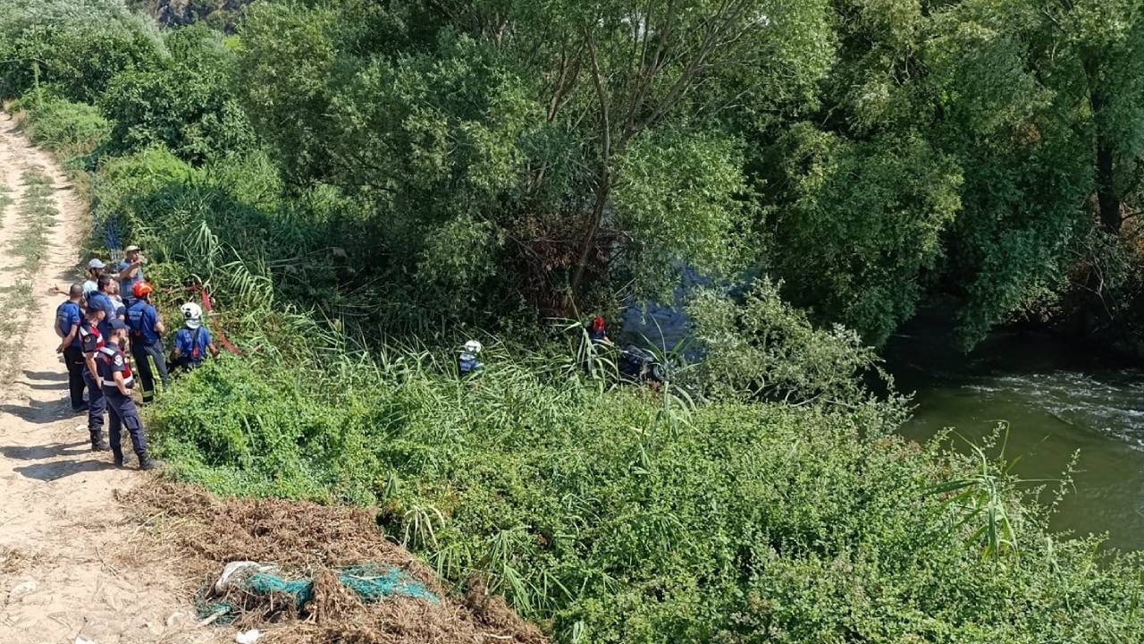 Denizli'de otomobil nehre devrildi: 2 kişi hayatını kaybetti