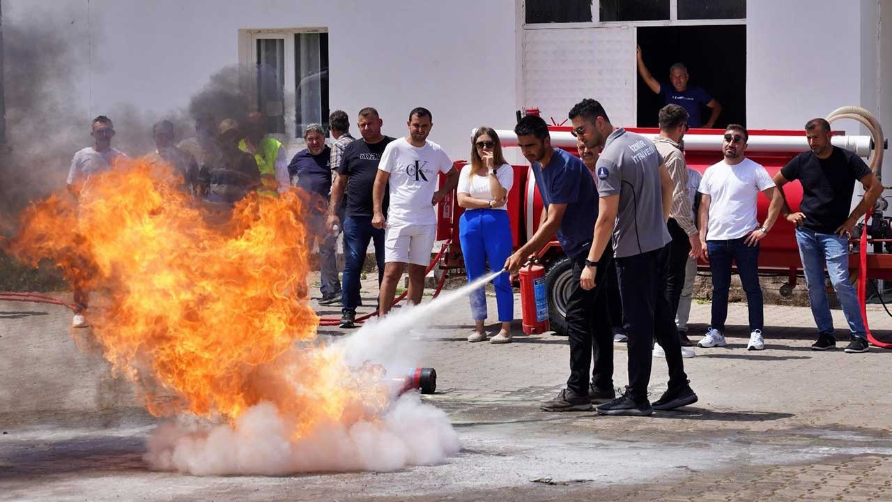 İzmir İtfaiyesi'nden muhtarlara yangın eğitimi