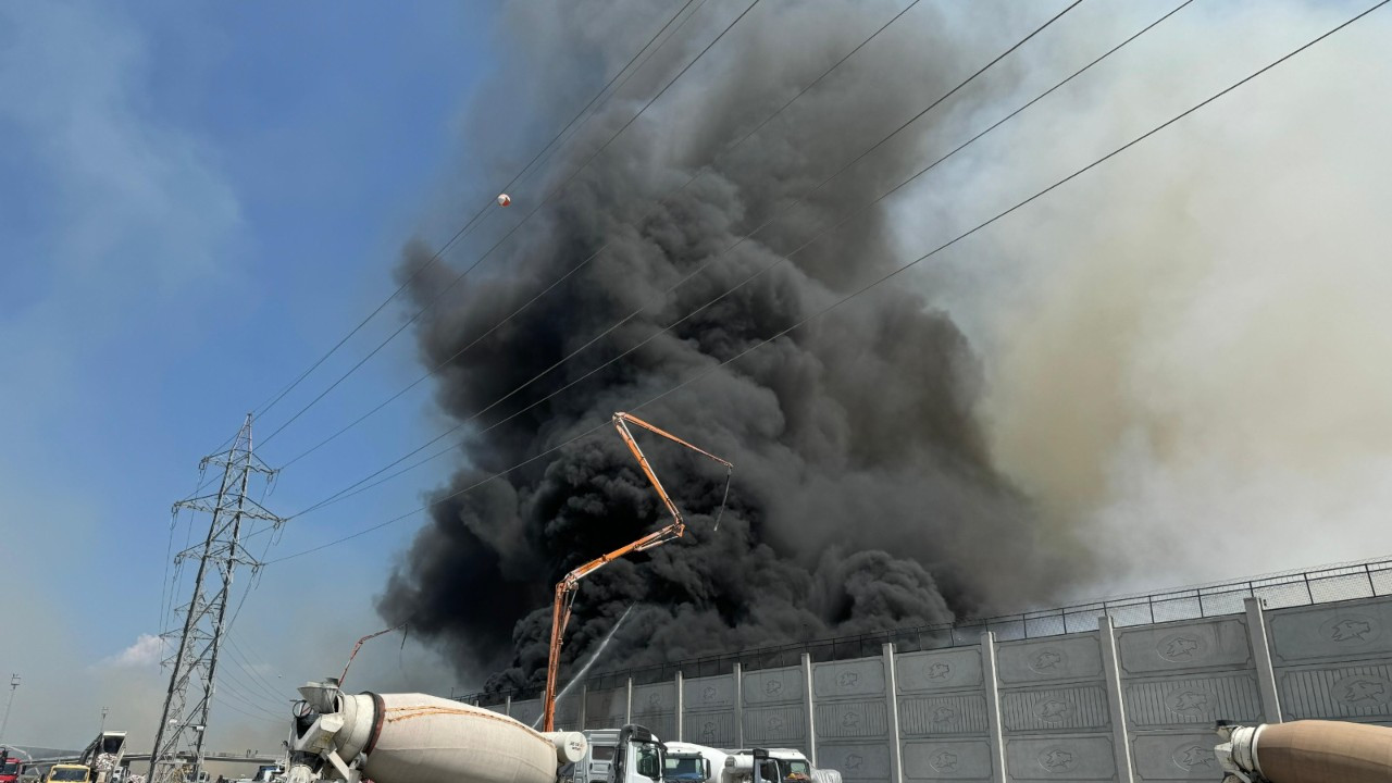 Aydın'daki fabrika yangını 45 saattir sürüyor