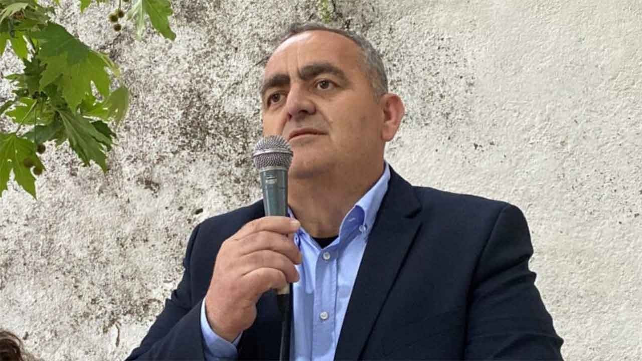 Arnavutluk'ta tutuklu Yunan belediye başkanı AP'de yemin edecek