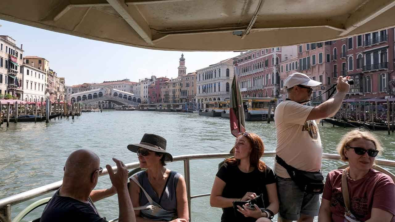 Deneme aşaması bitti: Venedik'te 2,2 milyon euro 'ayakbastı' ücreti toplandı