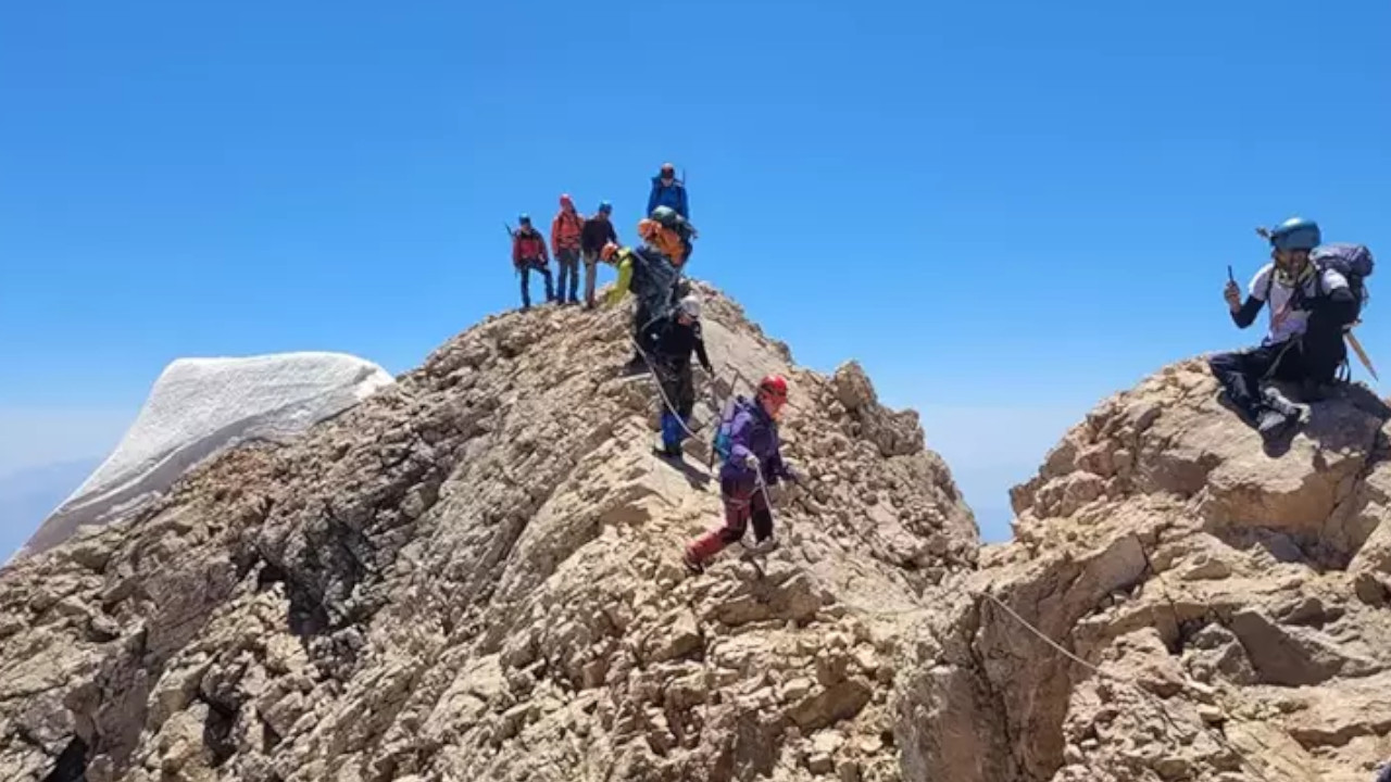 25 dağcı Reşko Zirvesi'ne tırmandı
