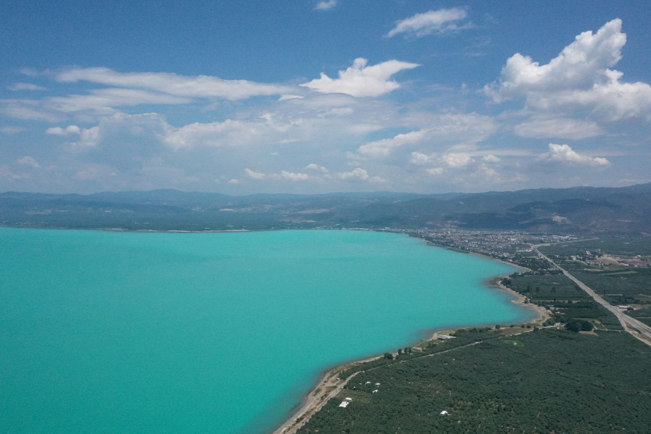 Marmara'nın en büyük gölü turkuaza döndü - Sayfa 1