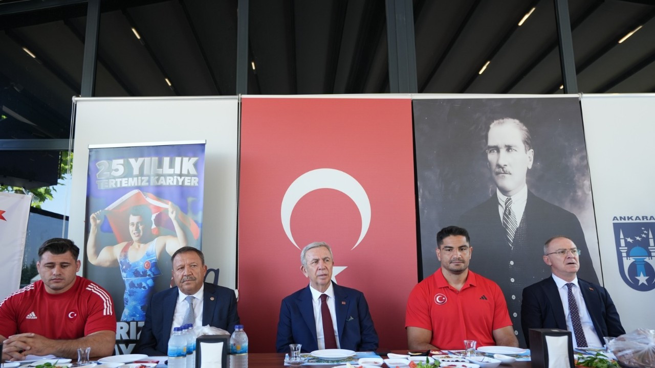 Mansur Yavaş, olimpiyata katılacak sporcularla buluştu