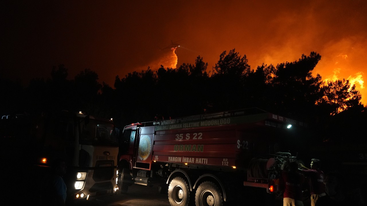 İzmir'de orman yangını: Alevlerin yaklaştığı mahalle boşaltıldı