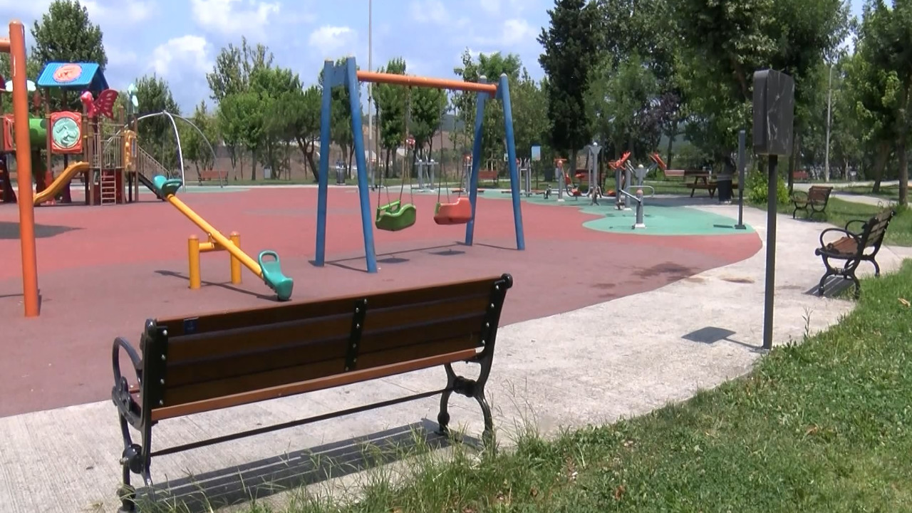 Parktaki bankta oturan çocuklara silahlı saldırı: 1 ölü