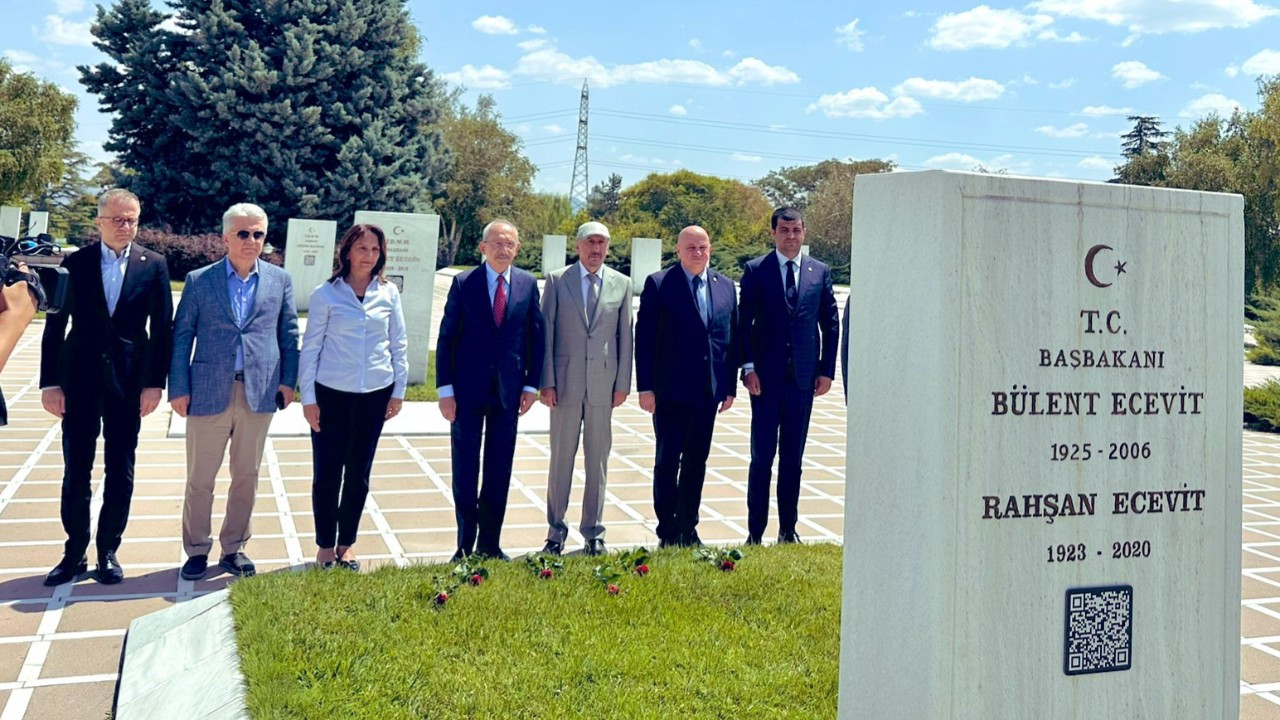 KKTC'deki törene gitmeyen Kılıçdaroğlu Ecevit'in mezarını ziyaret etti