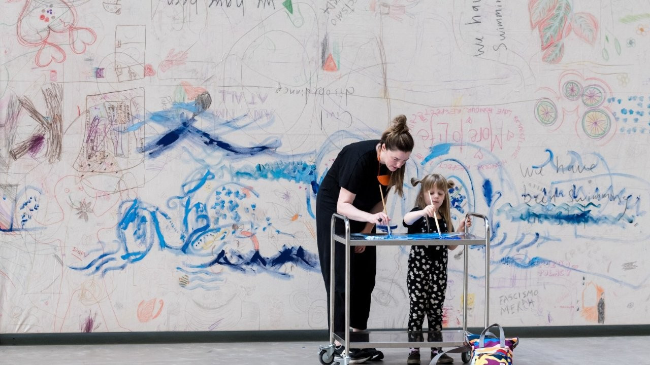Oscar Murillo'nun 'Sular Altındaki Bahçe'si Tate Modern'de
