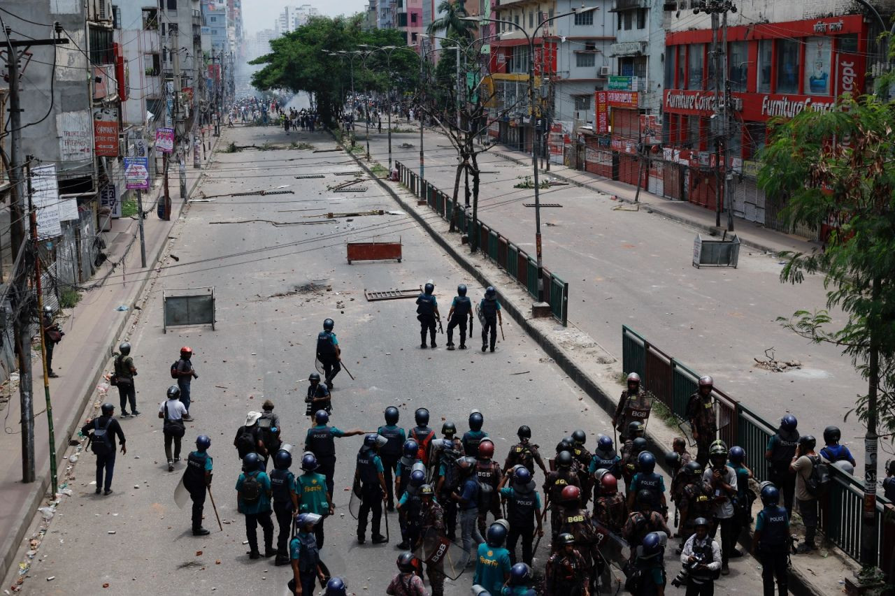 Protestolarda 105 kişinin öldüğü Bangladeş'te sokağa çıkma yasağı - Sayfa 3