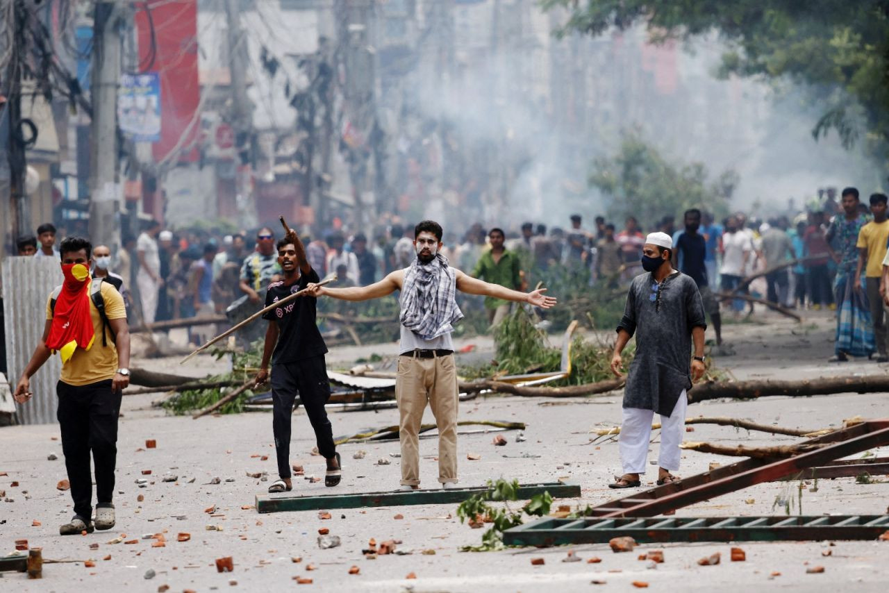 Protestolarda 105 kişinin öldüğü Bangladeş'te sokağa çıkma yasağı - Sayfa 1