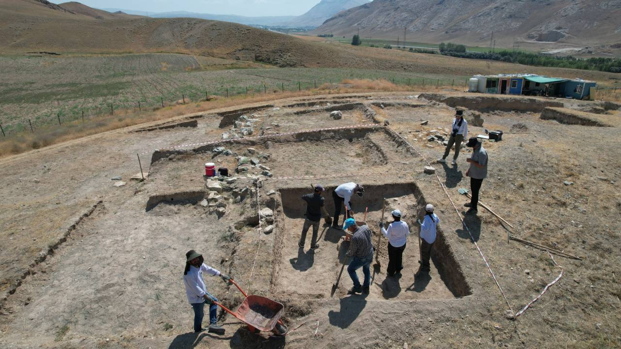 Çavuştepe Kalesi'ndeki kazılarda Urartu izleri araştırılıyor