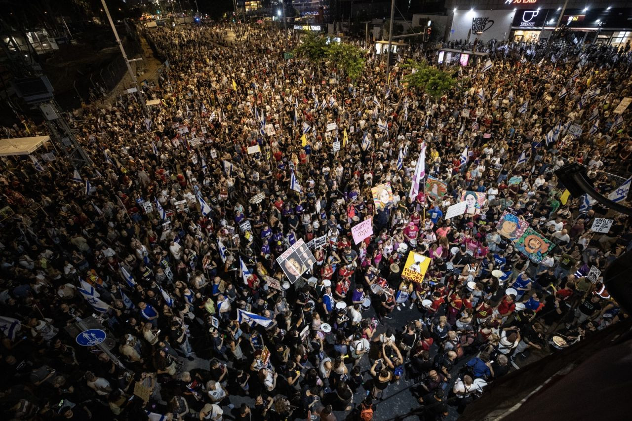 Netanyahu'nun konutu önünde eylem: Binlerce İsrailli esir takası talebiyle bir araya geldi - Sayfa 3