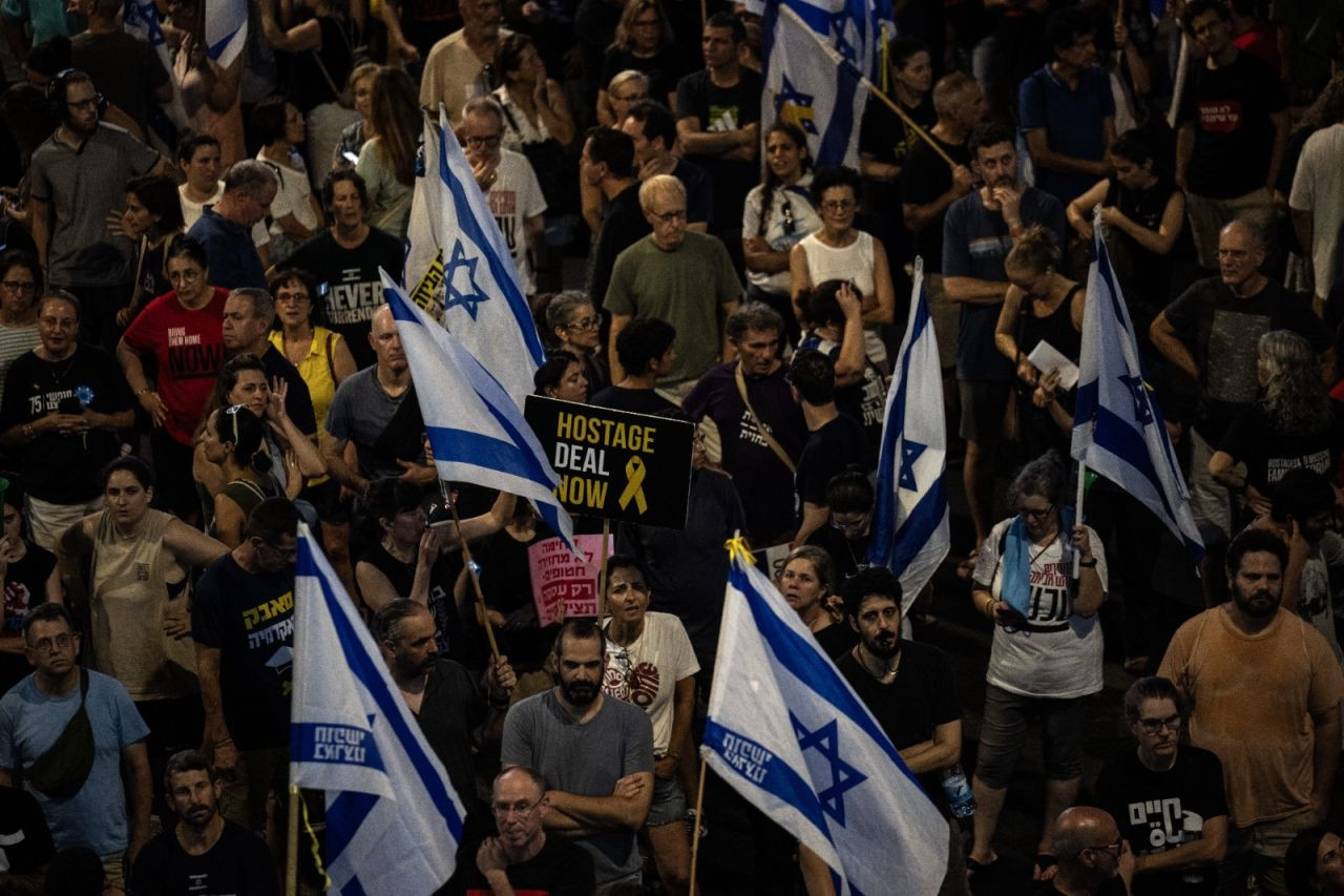 Netanyahu'nun konutu önünde eylem: Binlerce İsrailli esir takası talebiyle bir araya geldi - Sayfa 2
