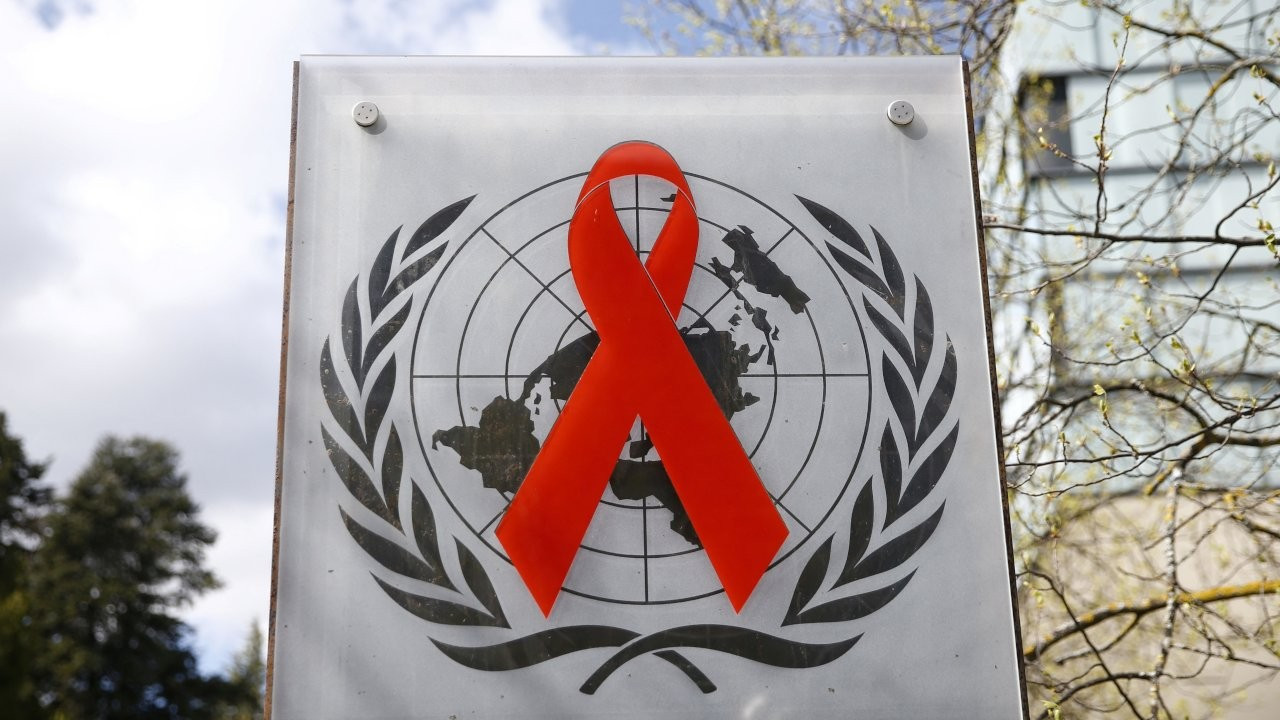 Rapor: Her dakika 1 kişi AIDS'ten öldü