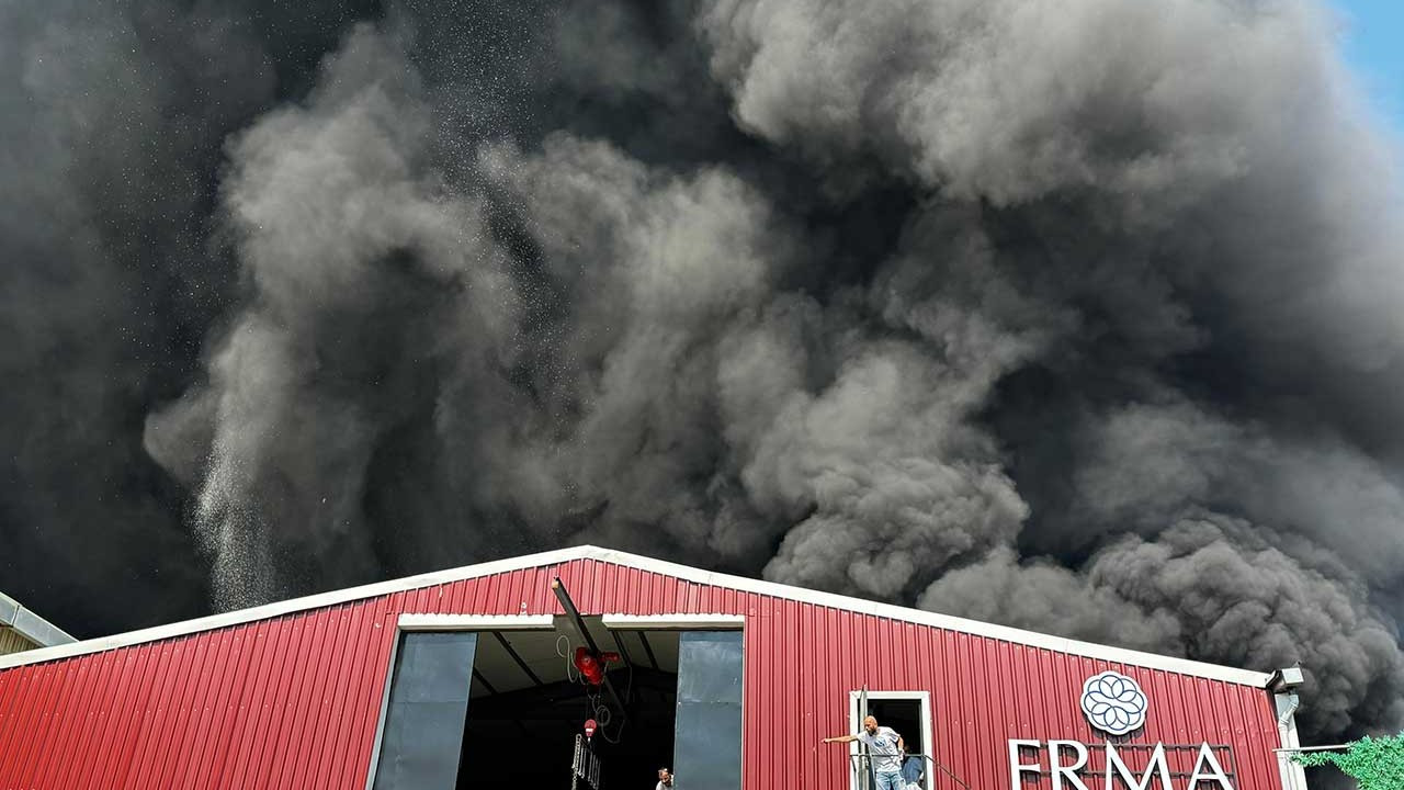 Bursa'daki yangın söndürüldü: 7 tesis zarar gördü