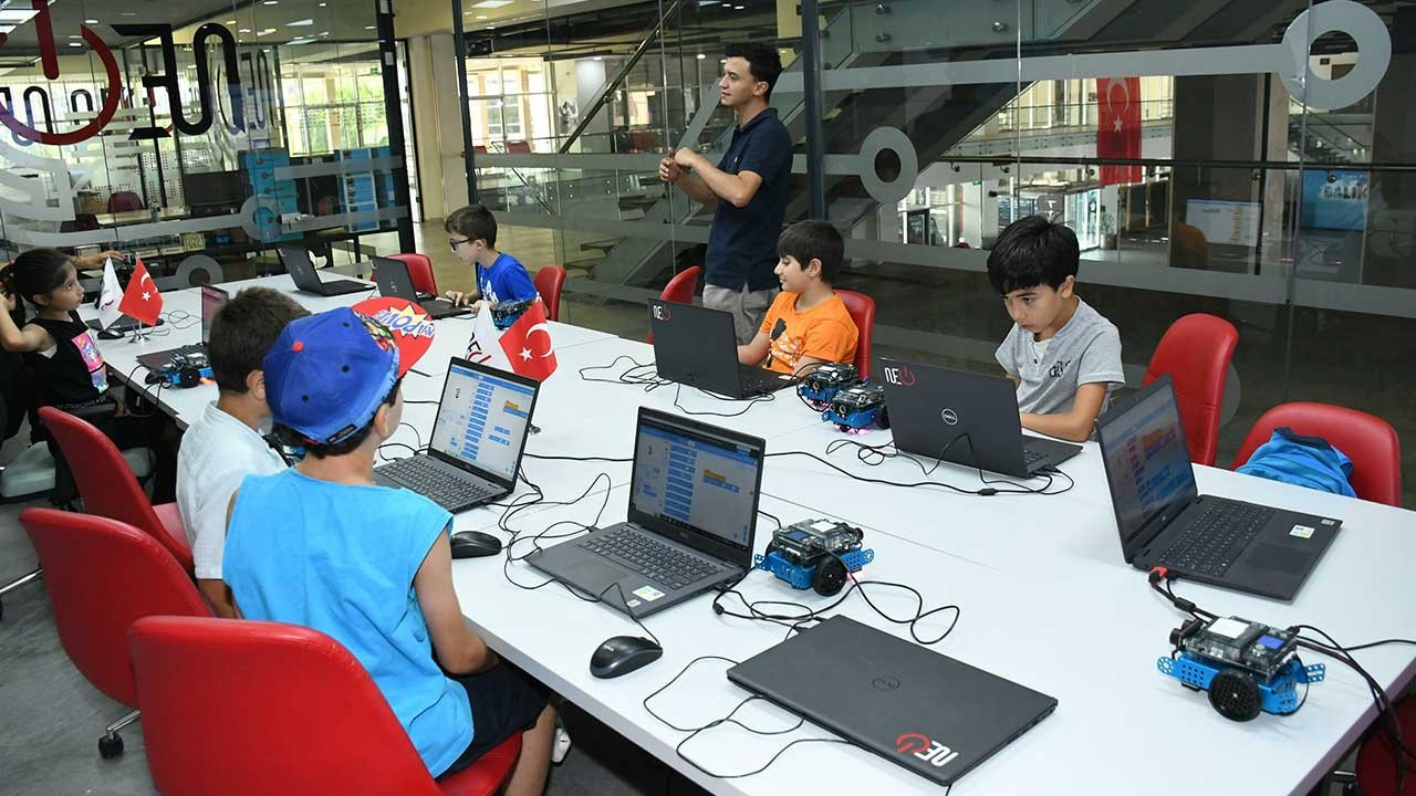 Balıkesir Büyükşehir'den çocuklara robotik kodlama eğitimi