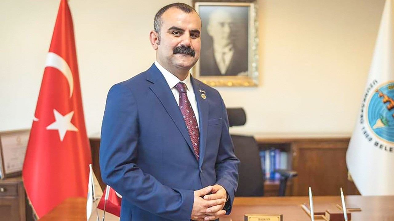İYİ Partili belediye başkanı CHP'ye katıldı
