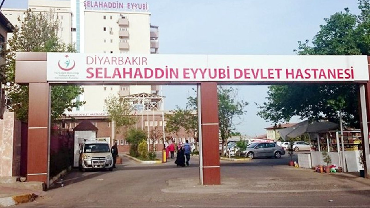 Diyarbakır'da 3 hastane doktorsuz kaldı: 'Kızıma bakacak kimse yoktu'
