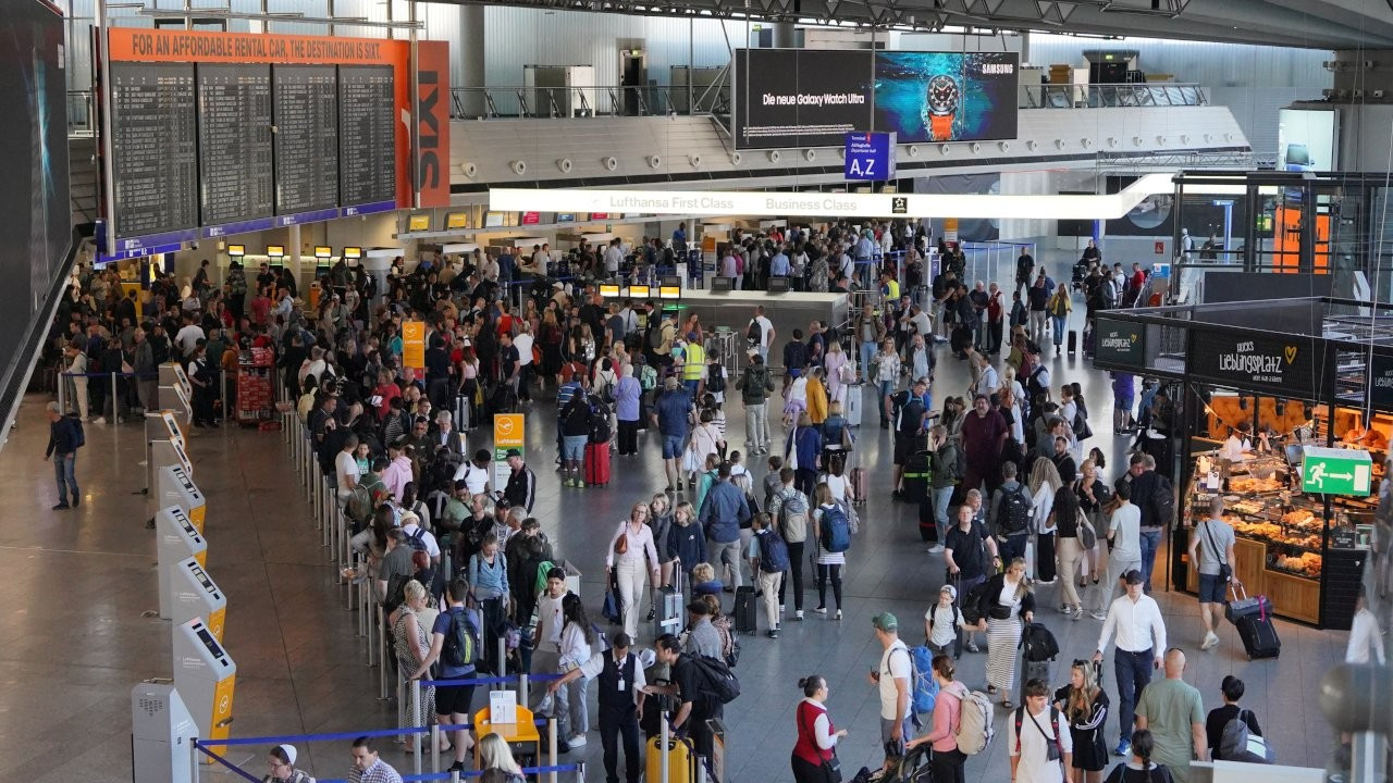 Frankfurt Havalimanı'nda iklim eylemi: Uçuşlar iptal edildi