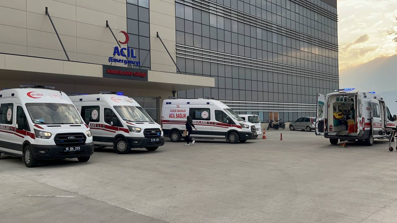 Burdur’da trafik kazası: 2 kişi hayatını kaybetti, 8 kişi yaralandı