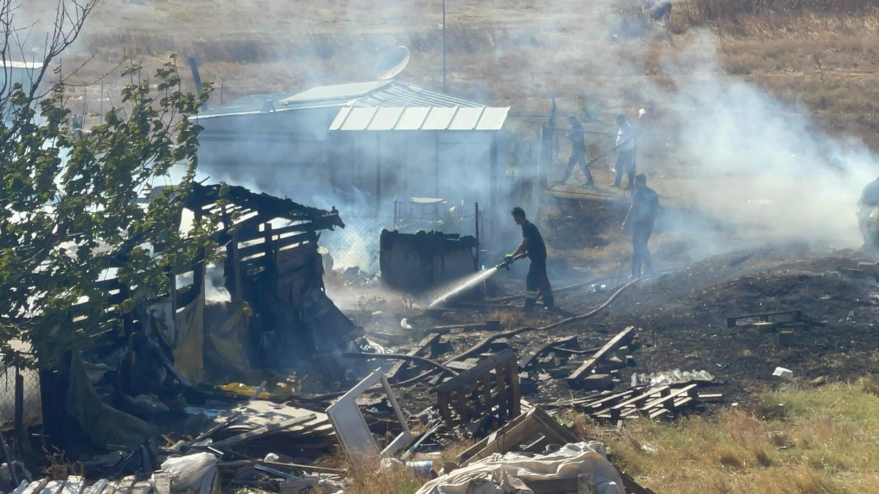 Tekirdağ'da tarım arazisine sıçrayan yangın söndürüldü