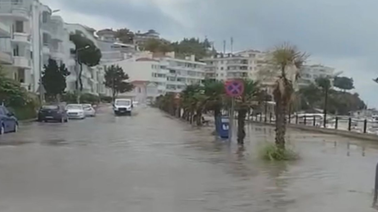 Mudanya'da sağanak: Cadde ve yollar su altında kaldı