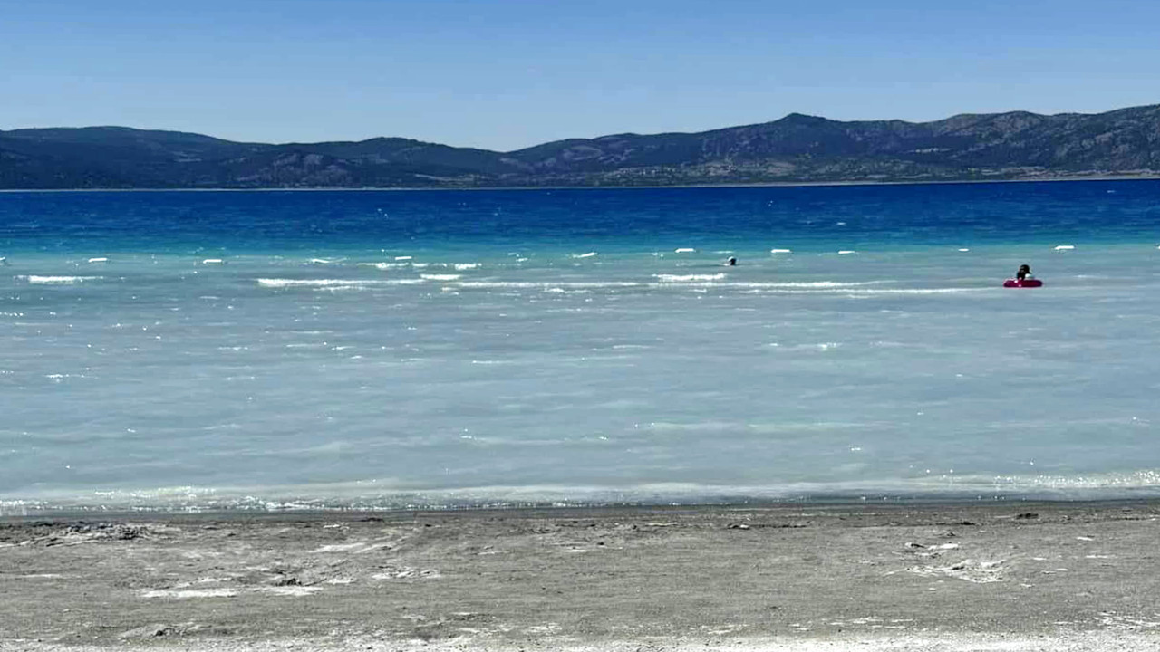 Salda Gölü insan baskısıyla karşı karşıya: Beyaz adacıklar kararıyor