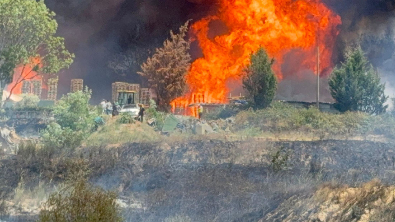 Tekirdağ'da anız yangını: Yakındaki fabrikaya sıçradı