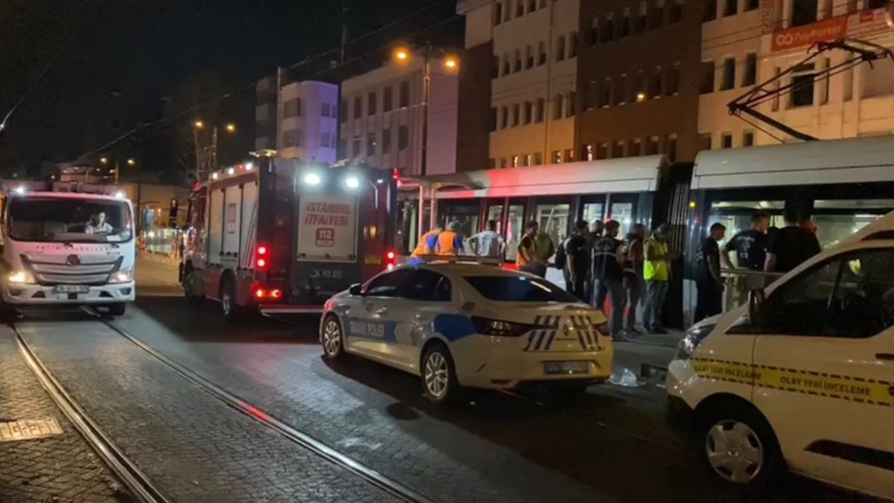 İstanbul'da dengesini kaybederek raylara düşen kişi öldü