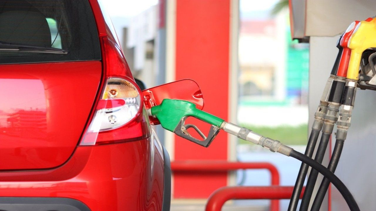 Pazar gününün akaryakıt fiyatları belli oldu: Benzin, motorin, LPG - Sayfa 1