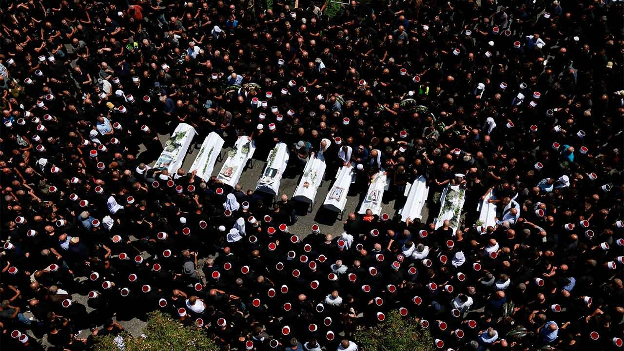 Golan Tepeleri saldırısında ölen çocuklar için cenaze töreni, İsrailli bakanlara tepki