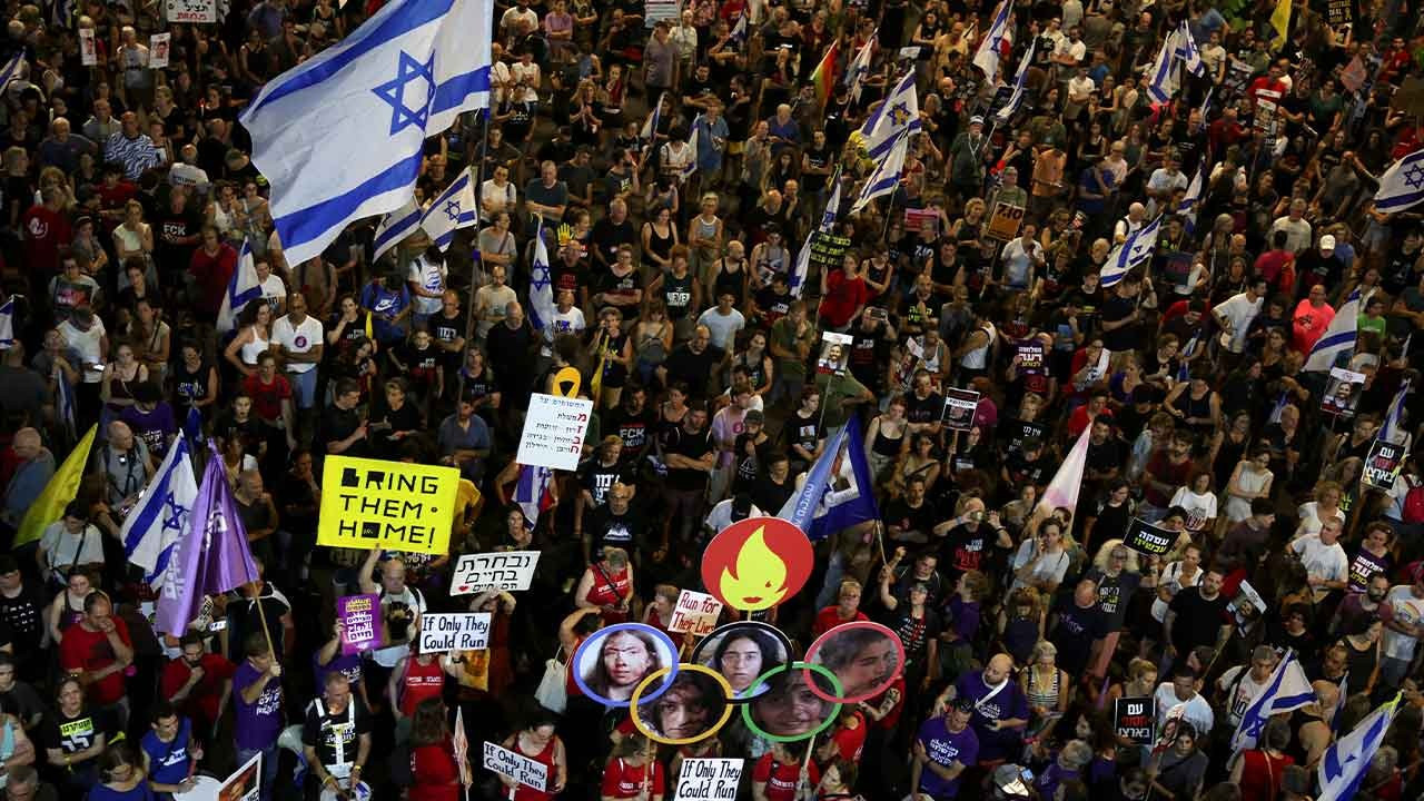 İsrail'de binler Netanyahu'ya karşı sokakta: 'Sen baştasın, sen suçlusun'
