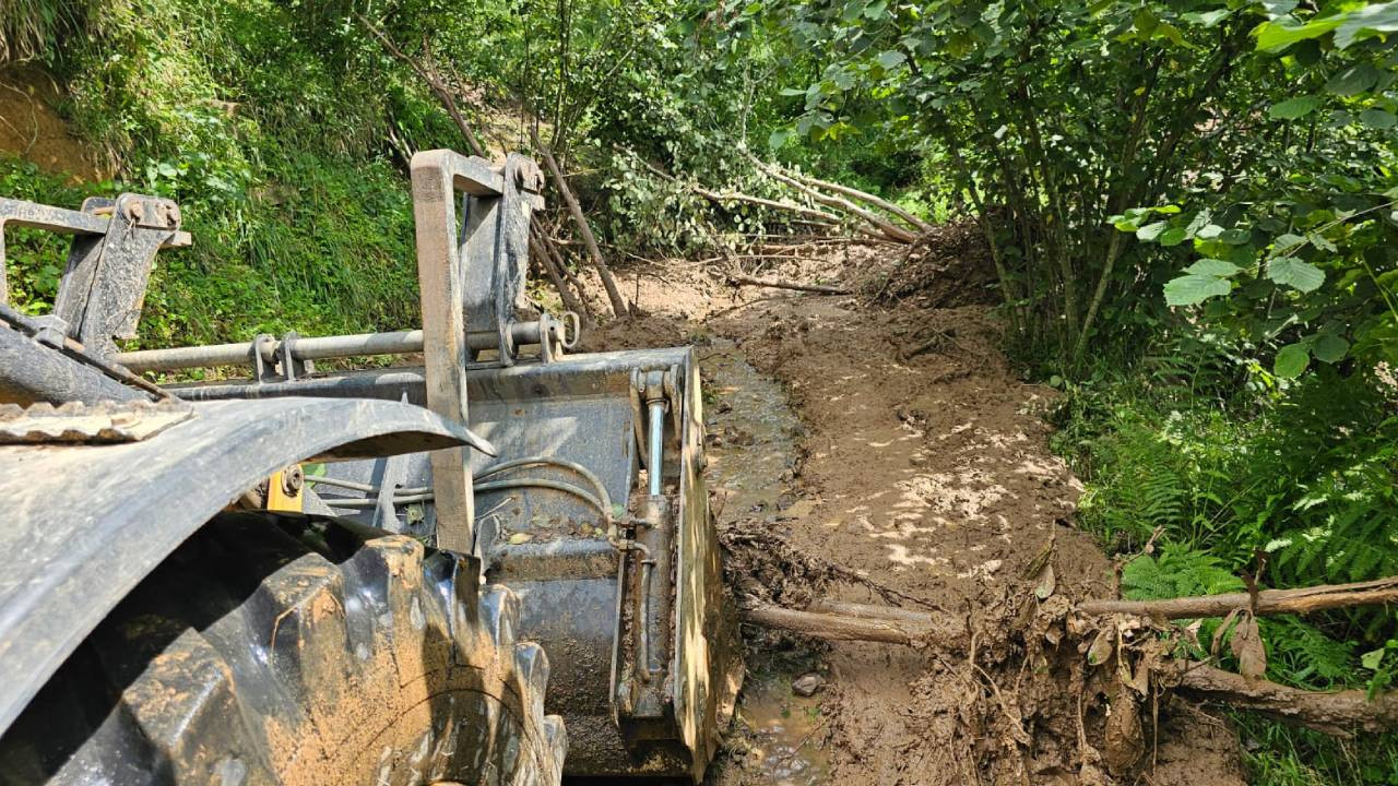 Trabzon'da sağanaktan etkilenen ilçelerde çalışmalar devam ediyor