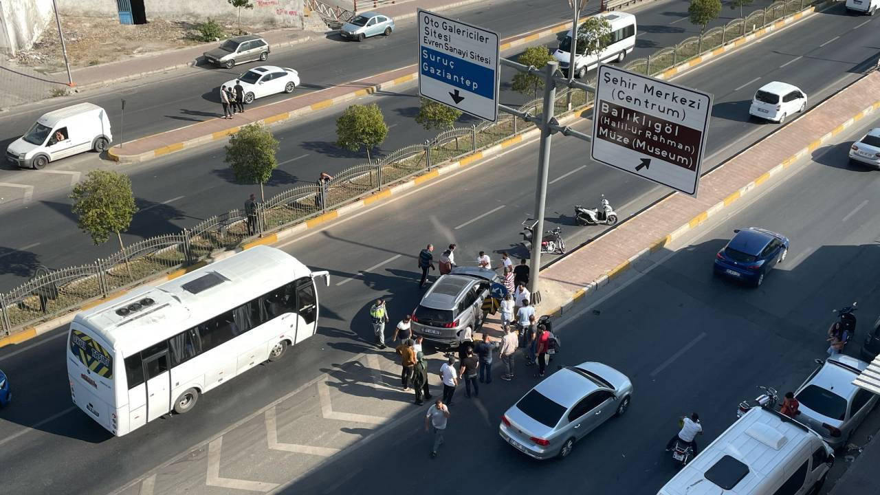 Urfa'da refüje çarpan cipteki 6 kişi yaralandı