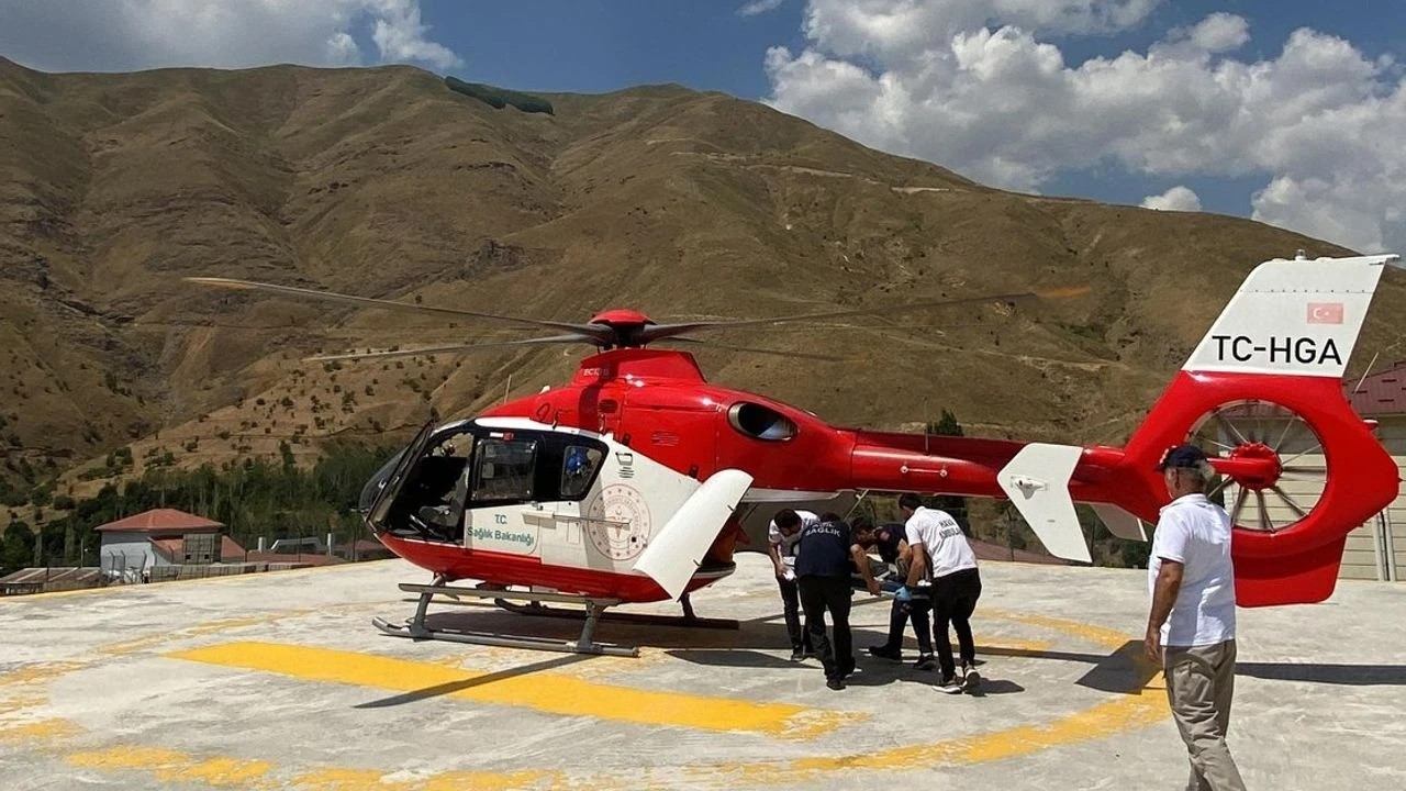 Van'da yüksekten düşen çocuk ambulans helikopterle nakledildi