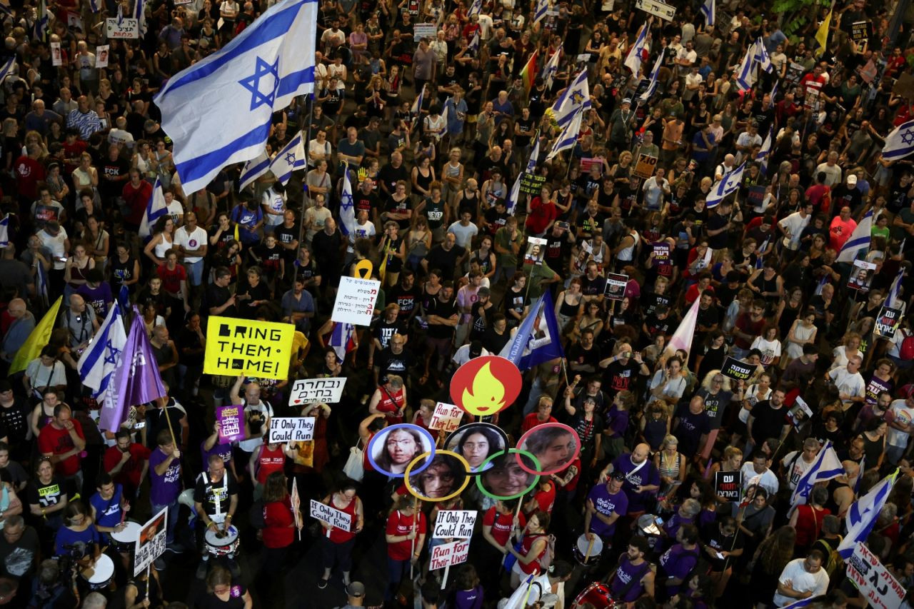 İsrail'de binler Netanyahu'ya karşı sokakta: 'Sen baştasın, sen suçlusun' - Sayfa 1