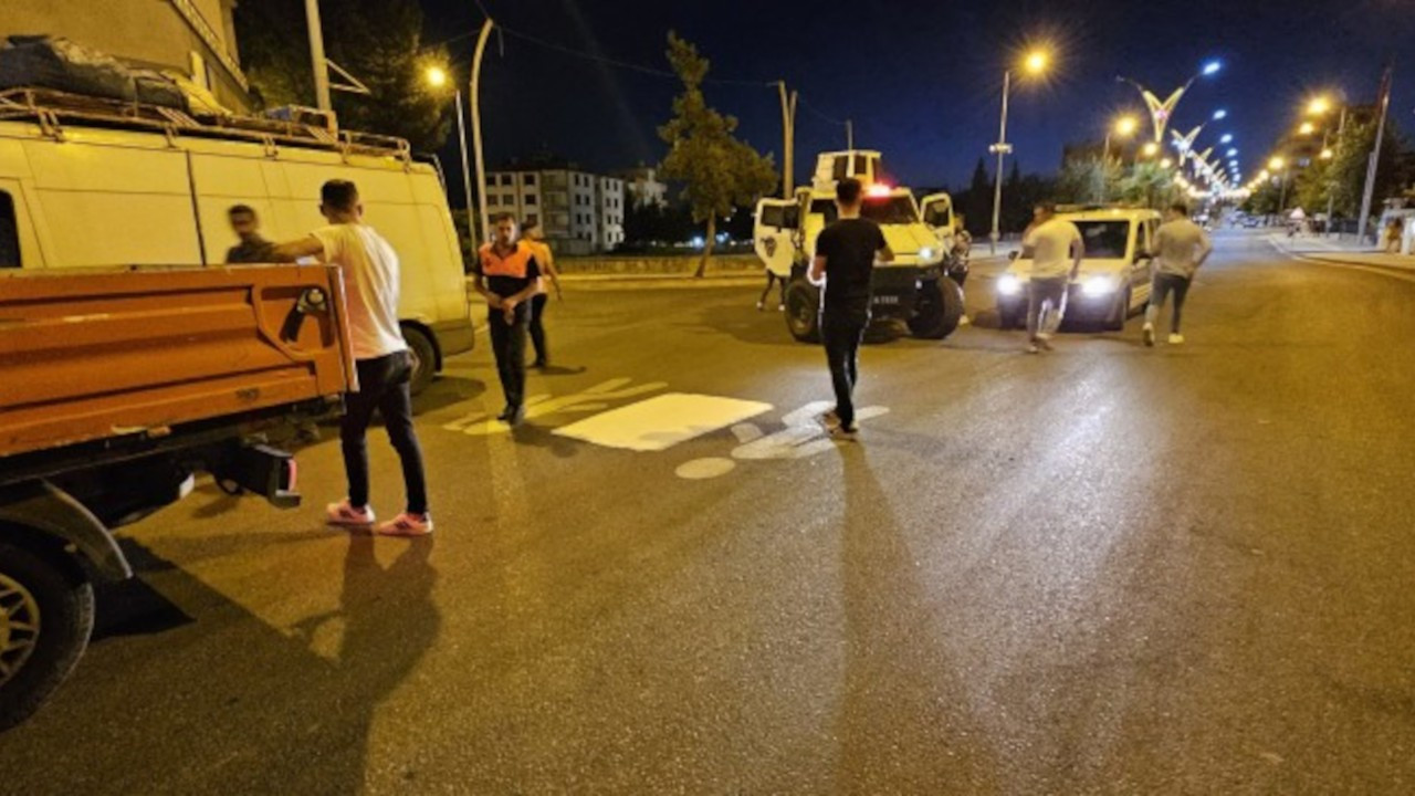 Kürtçe trafik uyarıları polis eşliğinde silindi