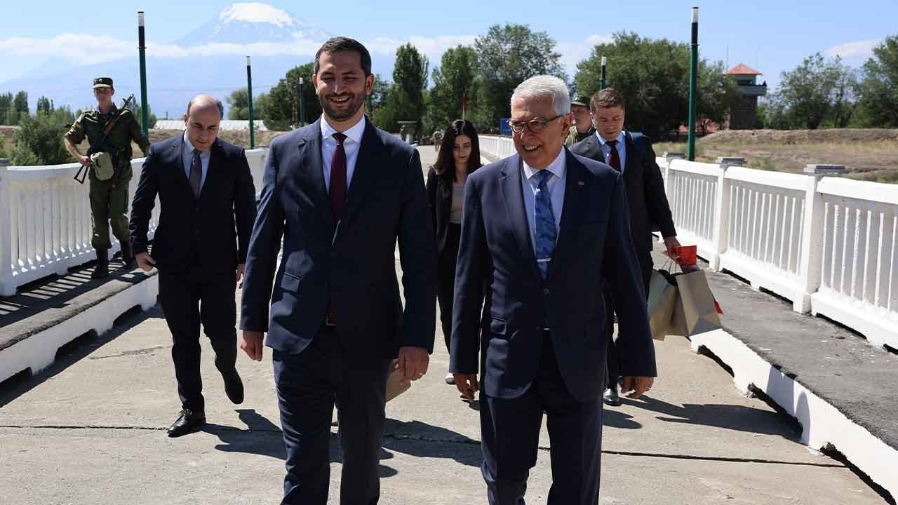 Türkiye ve Ermenistan normalleşme temsilcilerinden sınır kapısında görüşme